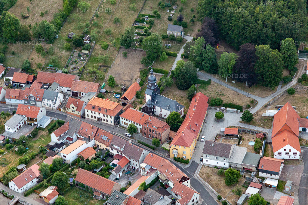 Luftbild: Kirchengebäude im Ortszentrum im Ortsteil Angelroda in Martinroda im Bundesland Thüringen in Deutschland. Foto: IMG_116160.jpg vom 10.07.2019 durch Werner Riehm/FLY-FOTO.de
