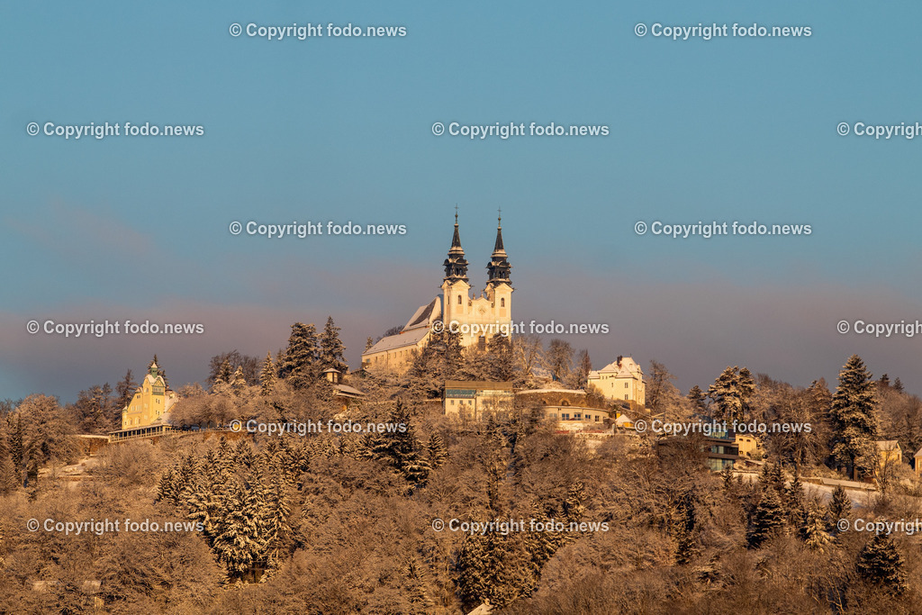 Poestlingberg_ Wallfahrtsbasilika_ 11.01.2026-3 | 11.01.2026, LINZ, AUT, Poestlingbergkirche, Wallfahrtsbasilika, Wahrzeichen, Linz, im Bild Poestlingberg, Kirche, Berg, Schnee, Winter, Wintersonne, Sonne, Himmel, Turm, Tuerme, Ausflugsziel, Gebaeude