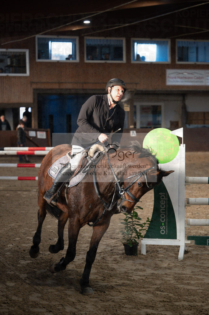 Hallenreittunier Voxtrup 2023 | Entdecke hochwertige Reitturnierfotos von Foto Oger. Professionell, emotional und authentisch – jetzt Lieblingsmomente im Shop bestellen.Deutschlandweite Turnierfotografie. - Realisiert mit Pictrs.com