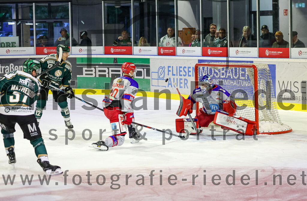 2025-09-14_128_TSV_Erding_gegen_EC_Peiting | Erding, Deutschland, 14.09.2025:Eishockey, Oberliga Süd 2025 / 2026, Testspiel, TSV Erding gegen EC Peiting, Endergebnis: 2:3Foto: Christian Riedel / fotografie-riedel.net