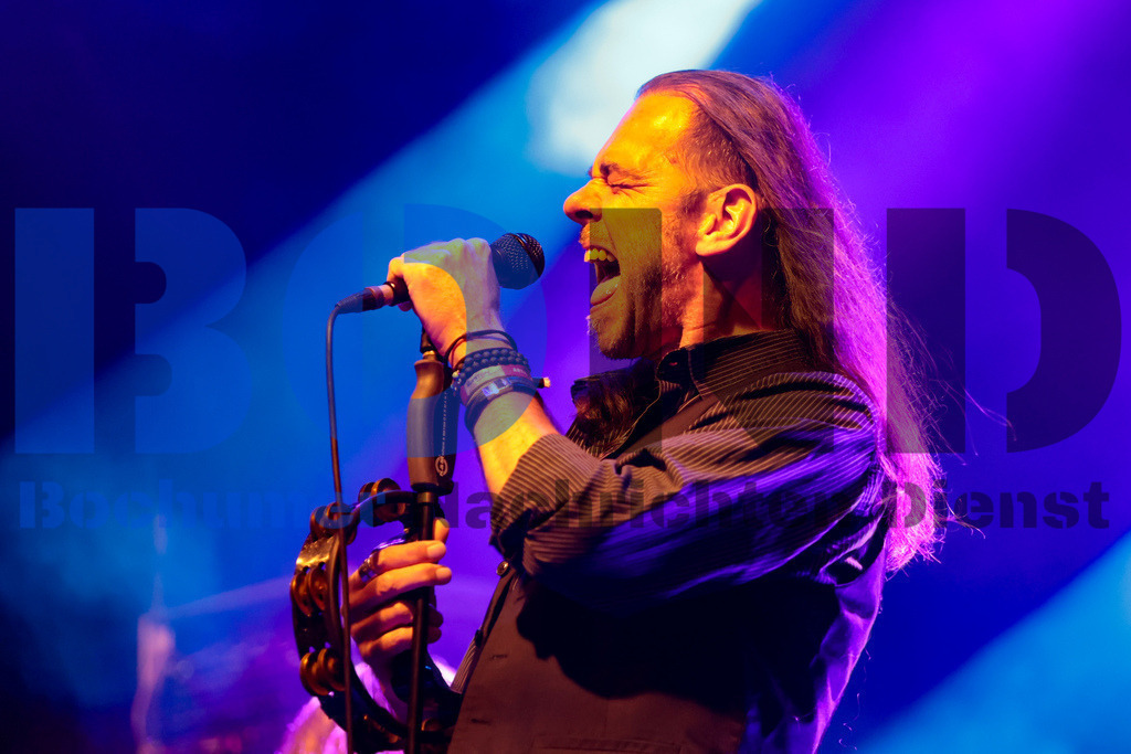 Purple Rising  {date} -  | {headline}(Foto: Sebastian Sendlak / BOND) - Realisiert mit Pictrs.com