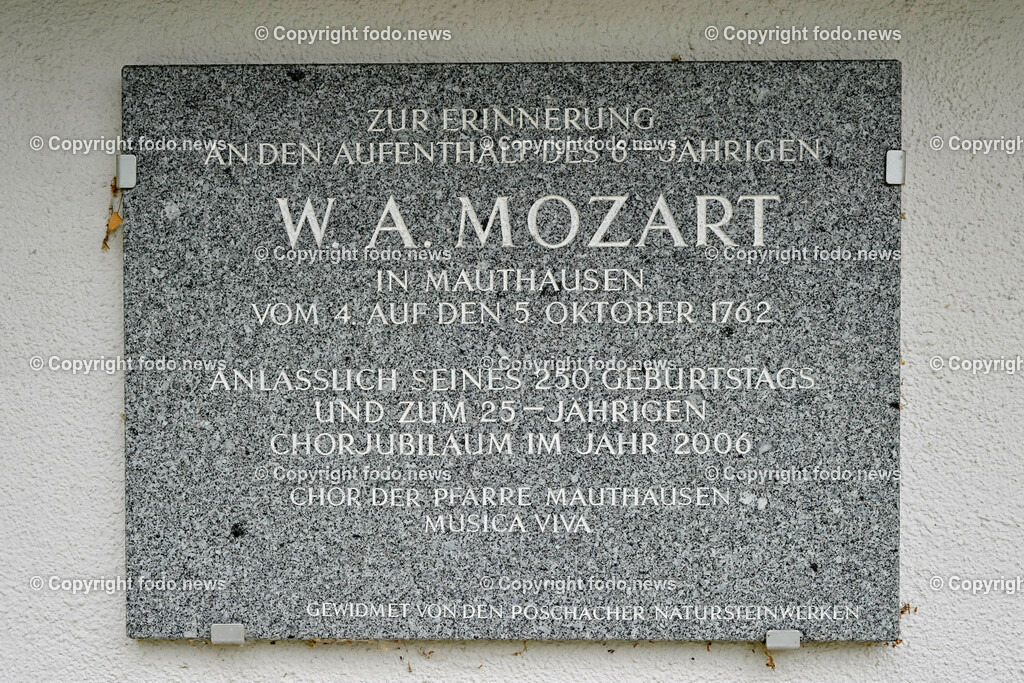 Mauthausen_ Schloss Pragstein_ 25.07.2023-10 | 25.07.2023, Mauthausen, AUT, Schloss Pragstein, im Bild Pfarrkirche Hl. Nikolaus in Mauthausen zur Erinnerung am W. A. Mozart