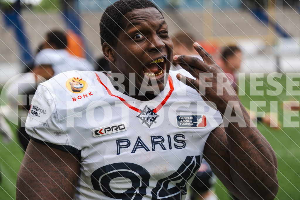 GER Rhein Fire vs. Paris Musketeers, Football, European League of Football, Spieltag 4, Saison 2025, 08.06.2025 | GER Rhein Fire vs. Paris Musketeers, Football, European League of Football, Spieltag 4, Saison 2025, 08.06.2025Foto: Fabian Friese - Realisiert mit Pictrs.com
