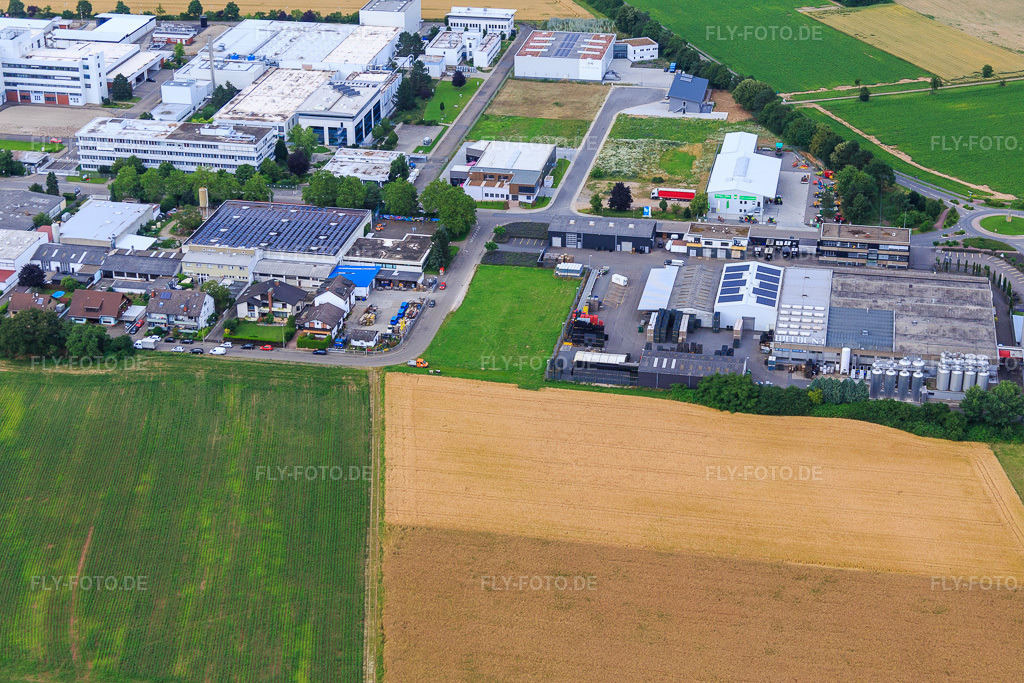 Luftbild: Industriegebiet Brauereistraße mit Postillion e.V. Mobile Jugendarbeit Plankstadt und Bierbrauerei Weldebräu GmbH&Co.KG in Plankstadt im Bundesland Baden-Württemberg in Deutschland.Foto: IMG_090920.jpg vom 04.07.2016 durch Werner Riehm/FLY-FOTO.deLass Bier Zeit | WELDEPostillion e.V
