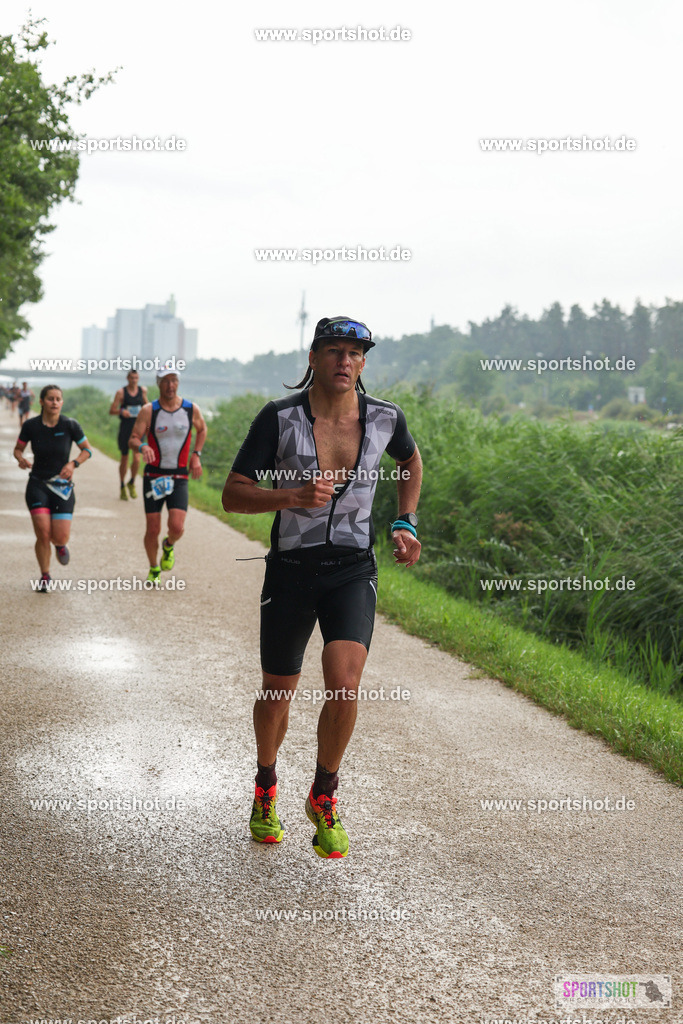 LUR_1111 | 34. M-net Erlanger Triathlon 2025 #erlangertriathlon  #mnettriathlon2025 #mnettriathlon #team #olympischedistanz #mitteldistanz #triathlon #maindonaukanal  #erlangertriathlon2025 #yourpictrs #tv1848 #tv1848erlangen  #triathlonbayern #sportinerlangen #demsportverbunden #sportshot_your_pictrs Copyright: www.sportshot.de