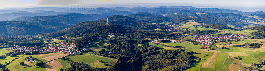 Luftbild: Panorama Perspektive der Wald und Berglandschaft des Odenwald im Ortsteil Siedelsbrunn in Wald-Michelbach im Bundesland Hessen in Deutschland. Foto: IMG_52122-Bearbeitet.jpg vom 19.08.2012 durch Werner Riehm/FLY-FOTO.deAuflösung des Originals: 11029 x 2978 px