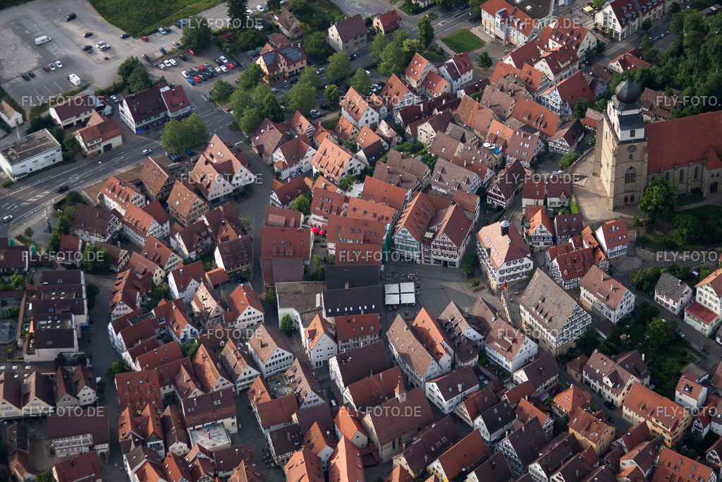 Altstadt mit Marktplatz | Luftbild: Altstadt mit Marktplatz in Herrenberg im Bundesland Baden-Württemberg in Deutschland. Foto: IMG_66895.jpg vom 07.06.2014 durch Werner Riehm/FLY-FOTO.de - Realisiert mit Pictrs.com