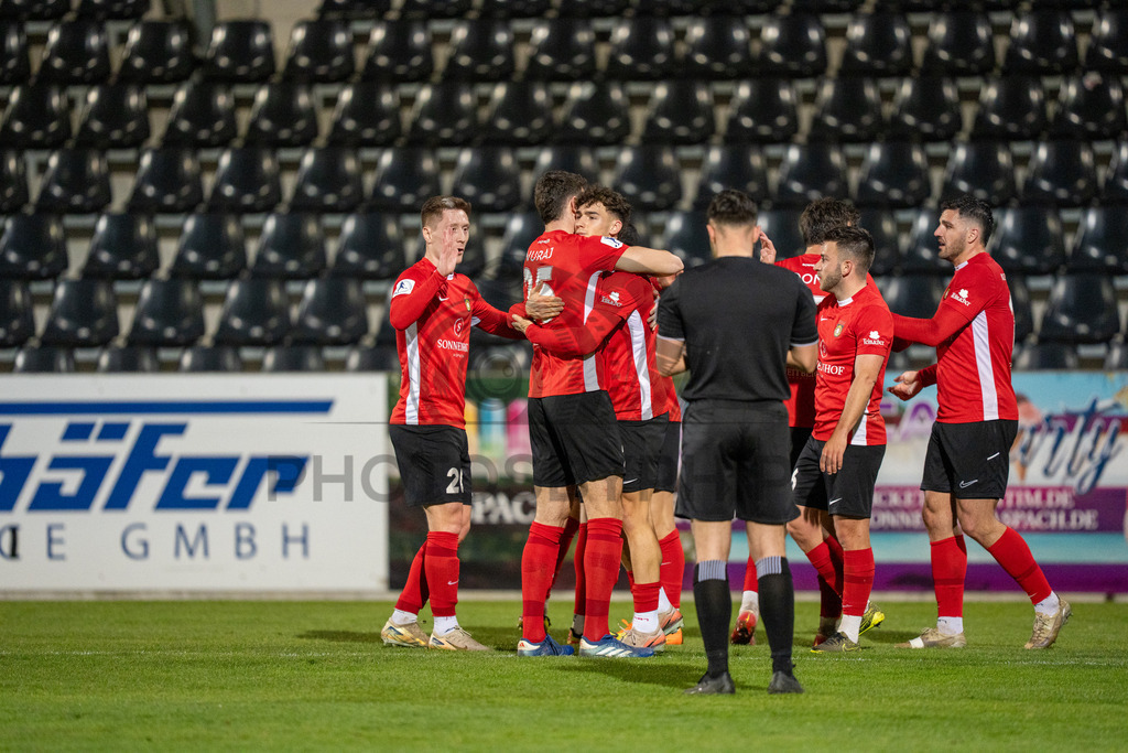 SG Sonnenhof Grossaspach vs. TSV Steinbach Haiger, Fussball, Regionalliga Suedwest, 25. Spieltag, 20.03.2026 | Kollektiver Torjubel nach dem Treffer zum 4:1 durch Mert Tasdelen (SG Sonnenhof Großaspach, #10),SG Sonnenhof Grossaspach vs. TSV Steinbach Haiger, Fussball, Regionalliga Suedwest, 25. Spieltag, 20.03.2026Foto: photosbyphips/Philip Ziegler