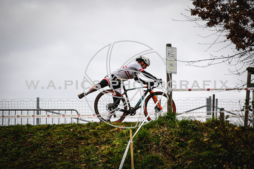 ..... | AUSTRIA, 24.11.24, 3.Radquerfeldein GP um das Sportzentrum Gunskirchen Image shows: Photo: Wapics / Andreas Willdoner