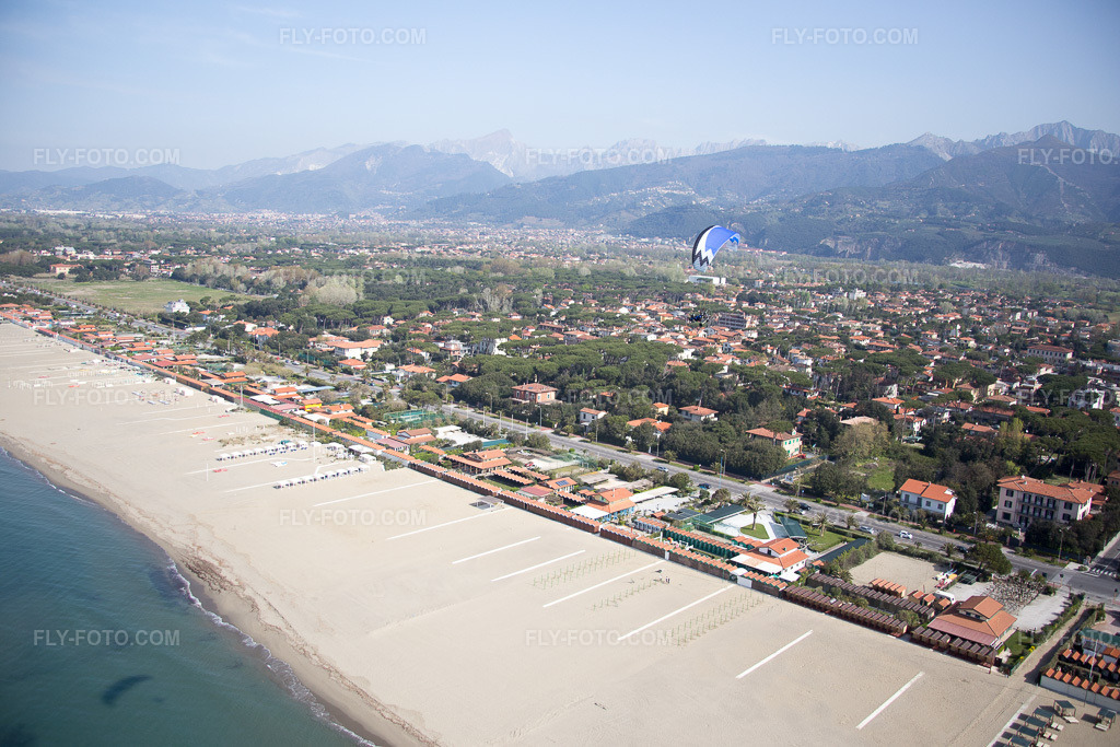 Aerial view: View of the town in Forte dei Marmi in the state Lucca, Italy.Photo: IMG_087097.jpg taken on 04/04/2016 by Werner Riehm/FLY-FOTO.comResolution of the original: 5472 x 3648 px