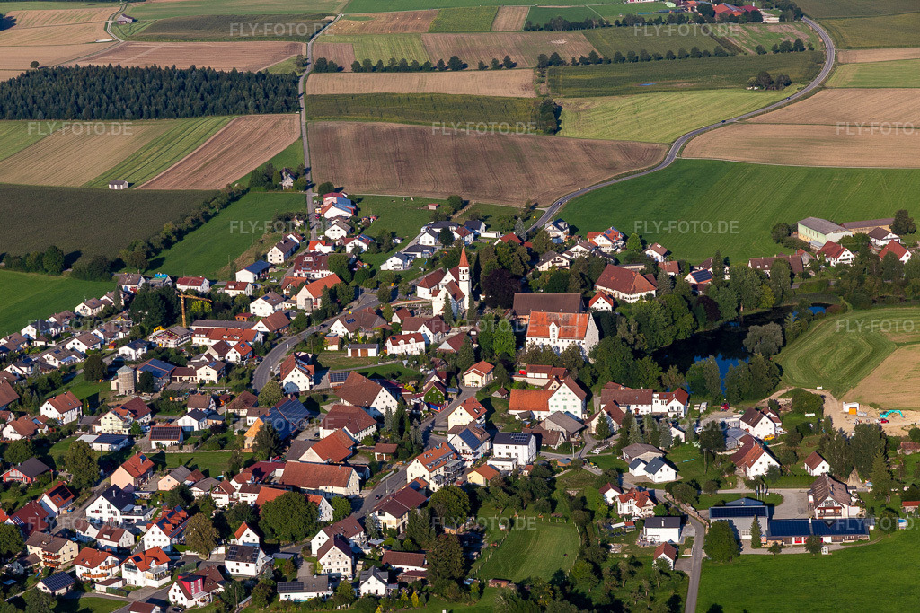 Luftbild: St. Johannes im Ortsteil Michelwinnaden in Bad Waldsee im Bundesland Baden-Württemberg in Deutschland. Foto: IMG_128868.jpg vom 03.09.2021 durch Werner Riehm/FLY-FOTO.de