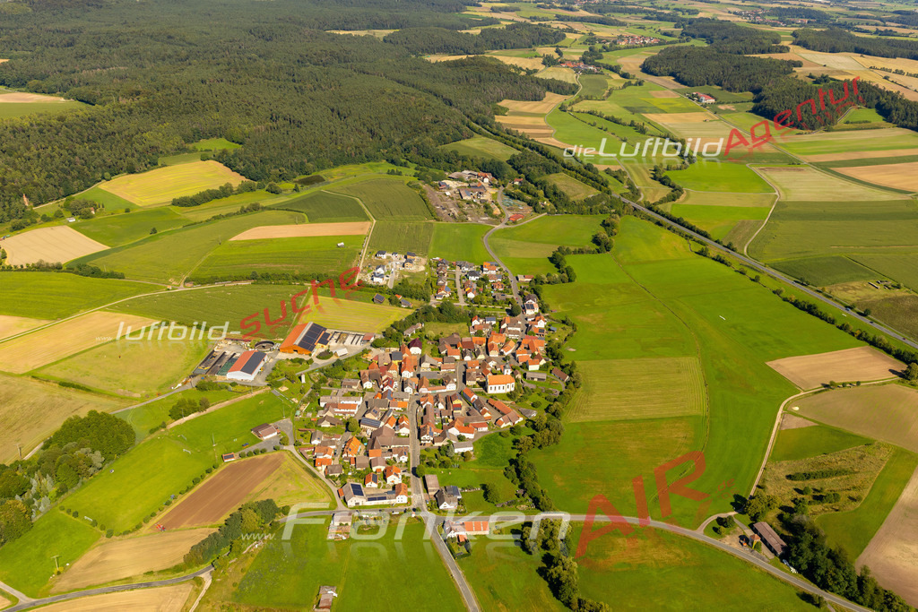 gemeinfeld-burgpreppach-1679-2023 | Das Luftbild zeigt : Gemeinfeld Burgpreppach - Die Luftaufnahme wurde 2023 vom UL-Flugzeug aus erstellt ( keine Drohne ) - 
Hochauflösende Luftaufnahme - Für grossformatige Ausdrucke geeignet. Die Geschenkidee !
Mit Lizenz und Bildrechte bestellbar