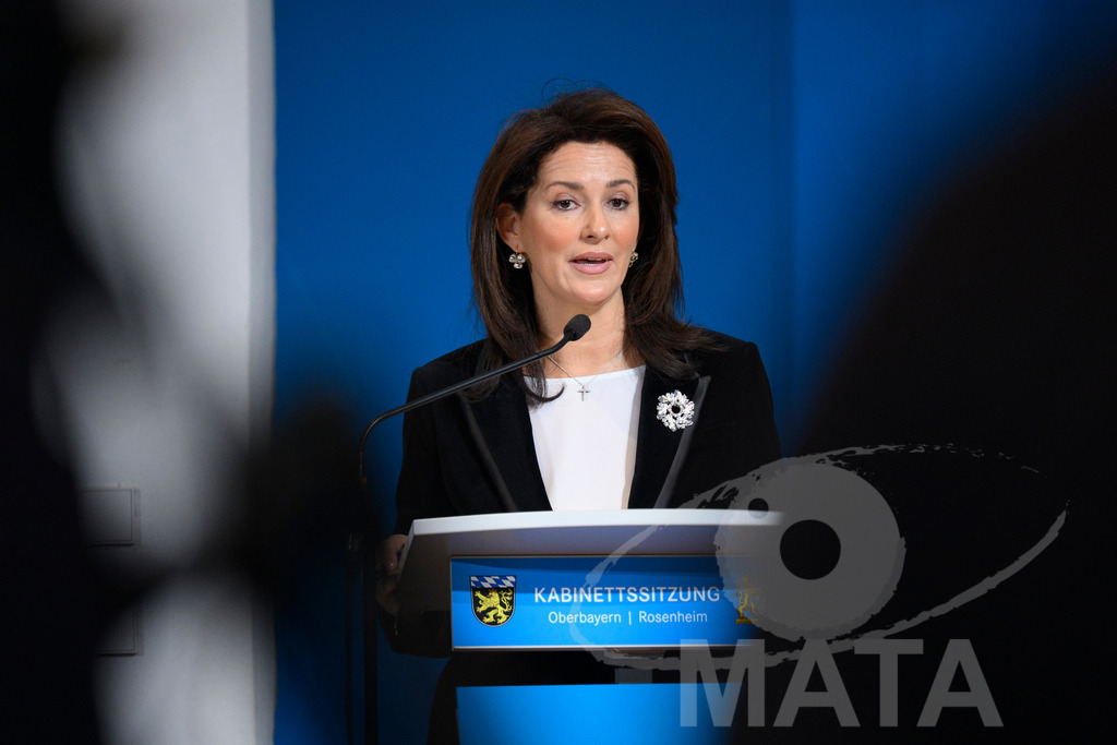 _DW05076 | Bayerns Landwirtschaftsministerin Michaela Kaniber (CSU)  Pressekonferenz im Lokschuppen. Rosenheim, 02.12.2025 Bayern Deutschland - Realisiert mit Pictrs.com