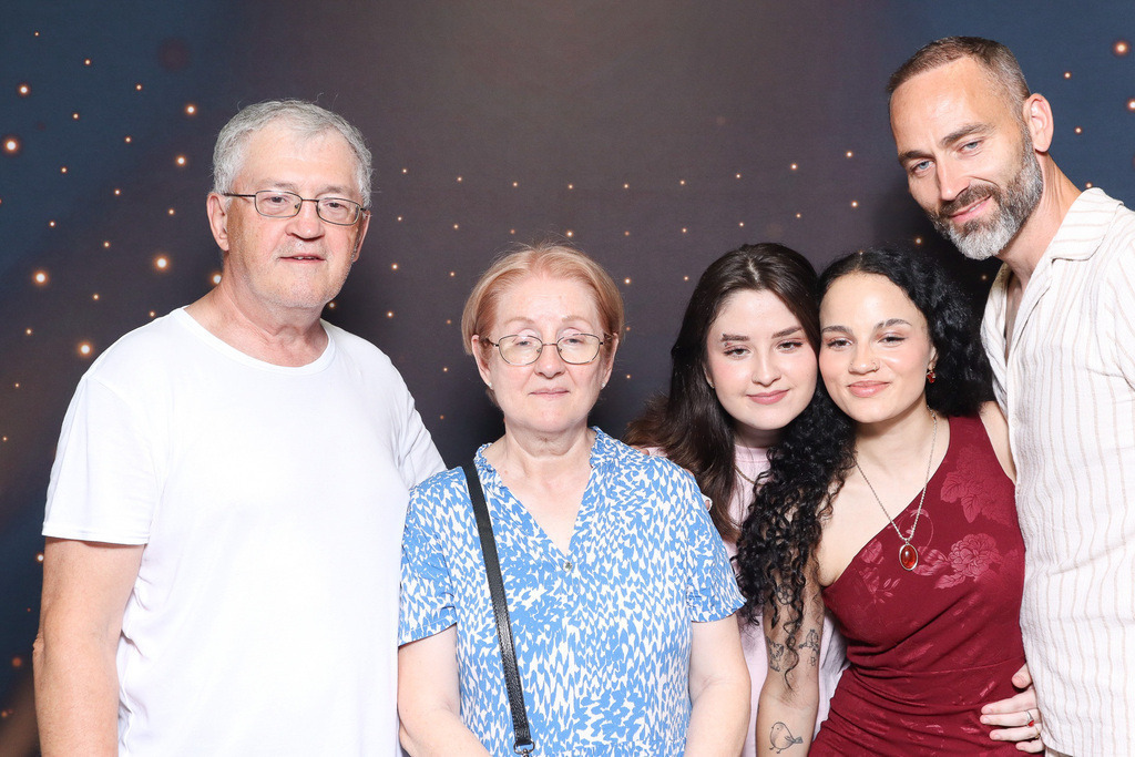 ZD260628112736-78 | Fotoshop von zweidimensional Fotografie. Ihr Fotograf im Aargau. Abzüge von Ihrem Fotobox Event bestellen.Abzüge von Ihrem Hochzeit bestellen.Abzüge von Ihrem Schulfotograf bestellen.