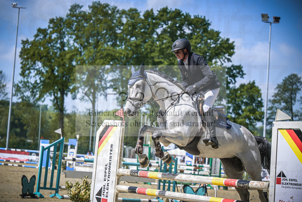 DOS_7715 | Entdecke hochwertige Reitturnierfotos von Foto Oger. Professionell, emotional und authentisch – jetzt Lieblingsmomente im Shop bestellen.Deutschlandweite Turnierfotografie. - Realisiert mit Pictrs.com