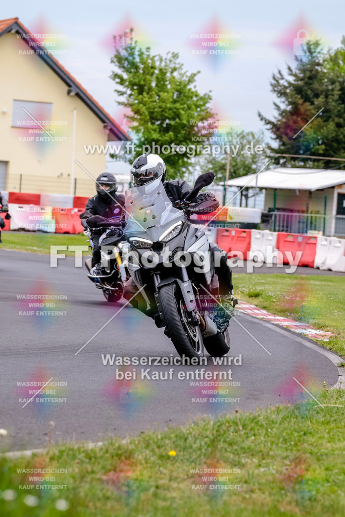 MotoTeamVBK-20507 | Hier findet Ihr Bilder von Touristenfahrten auf der Nürburgring Nordschleife oder von anderen Veranstaltungen die ich besucht habe. Viel Spass beim Durch Schauen 