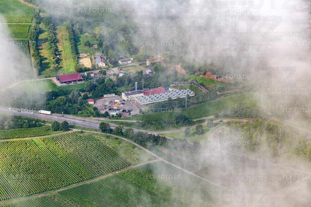 Tiefe Wolken über dem Geothermiekraftwerk Insheim https://v-er.eu/de/ | Luftbild: Tiefe Wolken über dem Geothermiekraftwerk Insheim https://v-er.eu/de/ in Insheim im Bundesland Rheinland-Pfalz in Deutschland. Foto: IMG_143005.jpg vom 03.08.2024 durch ©2025 Werner Riehm fly-foto.de/copyright - Realisiert mit Pictrs.com