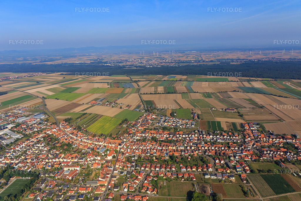Luftbild: Dorfübersicht aus Süden in Hatzenbühl im Bundesland Rheinland-Pfalz in Deutschland. Foto: IMG_094900.jpg vom 24.09.2016 durch Werner Riehm/FLY-FOTO.de