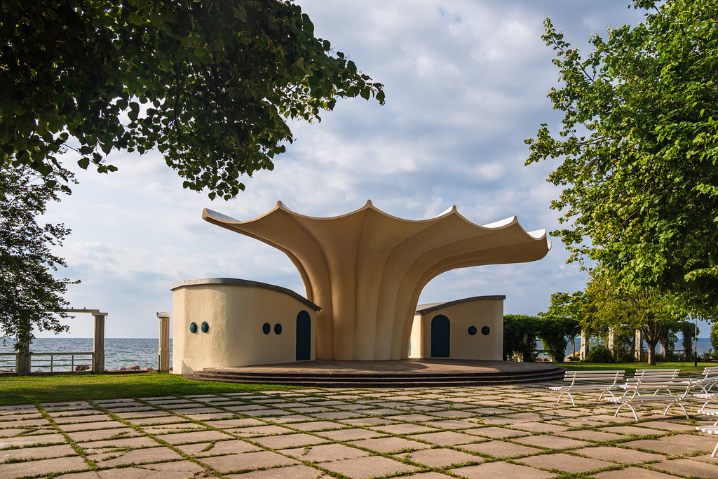 Musikpavillon auf dem Kurplatz in Sassnitz auf der Insel Rügen | Musikpavillon auf dem Kurplatz in Sassnitz auf der Insel Rügen.