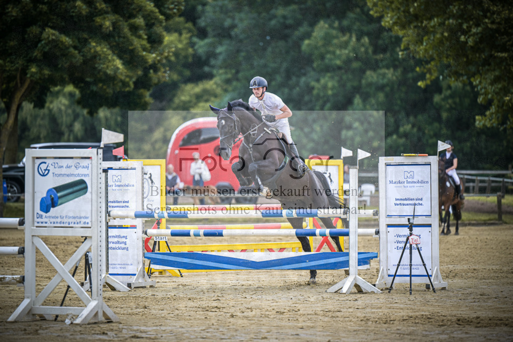 DOS_6036 | Entdecke hochwertige Reitturnierfotos von Foto Oger. Professionell, emotional und authentisch – jetzt Lieblingsmomente im Shop bestellen.Deutschlandweite Turnierfotografie. - Realisiert mit Pictrs.com
