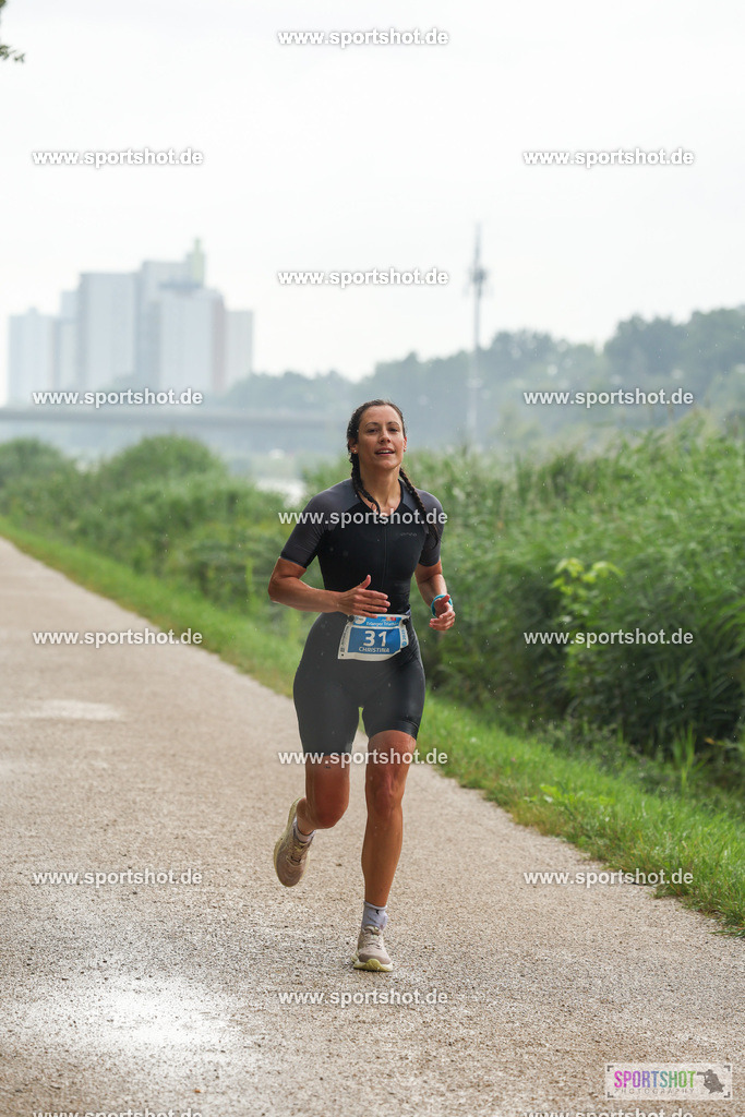 LUR_1138 | 34. M-net Erlanger Triathlon 2025 #erlangertriathlon  #mnettriathlon2025 #mnettriathlon #team #olympischedistanz #mitteldistanz #triathlon #maindonaukanal  #erlangertriathlon2025 #yourpictrs #tv1848 #tv1848erlangen  #triathlonbayern #sportinerlangen #demsportverbunden #sportshot_your_pictrs Copyright: www.sportshot.de