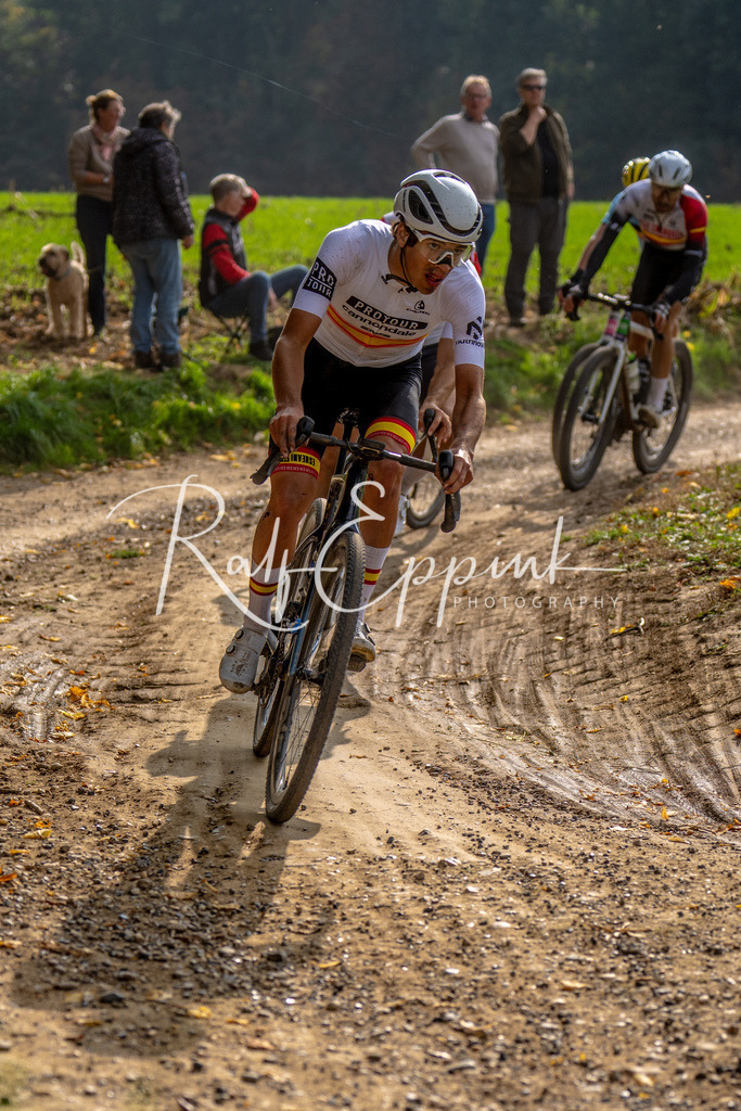 Ralf Eppink Photography 20251012_DSC05086 | Sportfotografie, Eventfotografie, Porträtfotografie, Radsport Fotograf, Triathlon Fotograf, Düsseldorf Fotograf, Köln Fotograf, Actionfotografie, Teamfotografie, Peoplefotografie, Business Portraits, Veranstaltungsfotografie, Reportagefotografie - Realisiert mit Pictrs.com