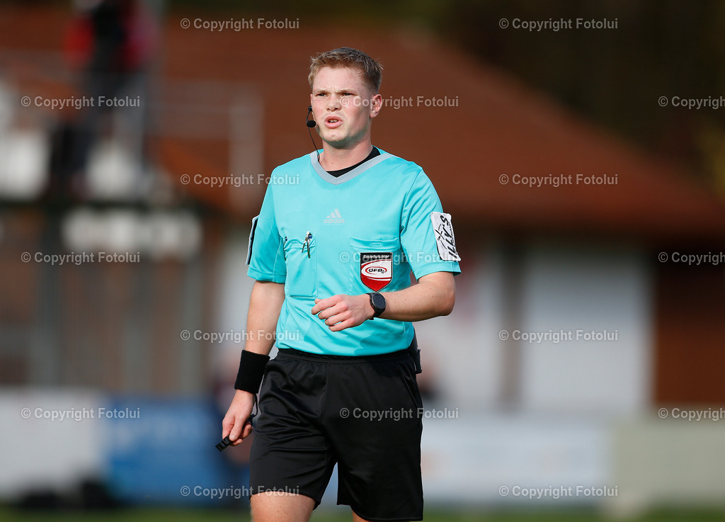 A_LUI_181025_15 | SPORT,FUSSBALL,REGIONALLIGA MITTE ASKOE OEDT-UNION GURTEN 18.10.2025 IM BILD:  SCHIEDSRICHTER PHILIP GILLESBERGER FOTO:FOTOLUI