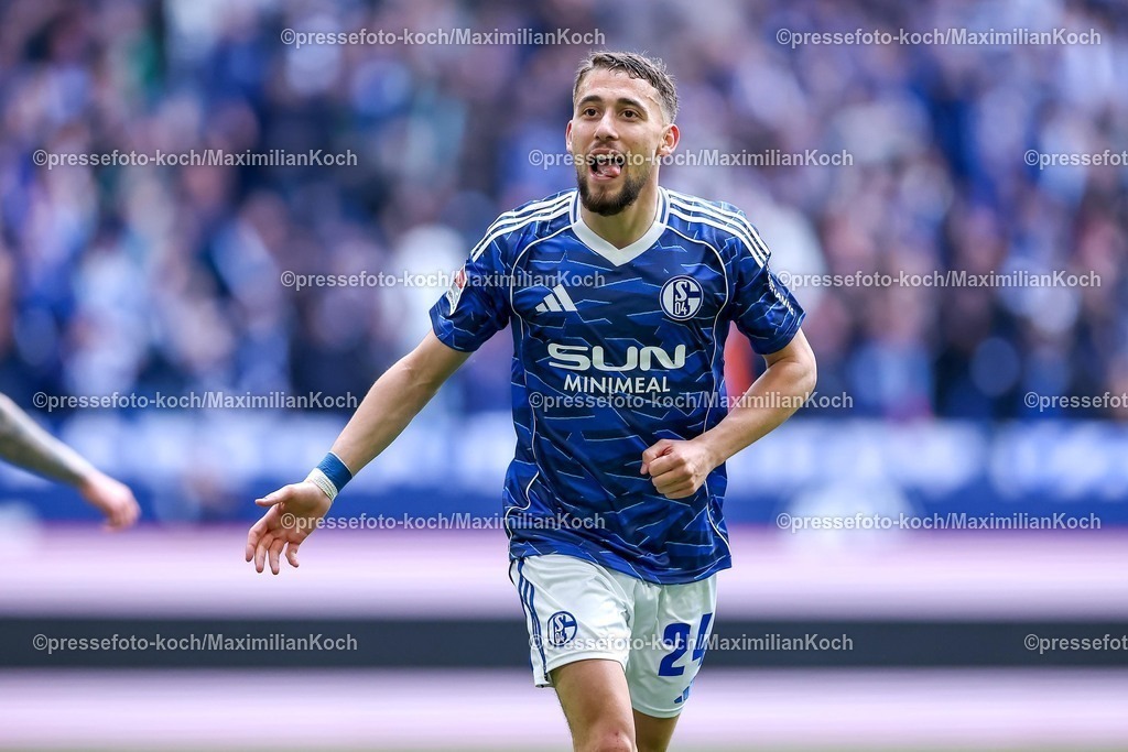 S0419042601029 | 19.04.2026, Fußball, FC Schalke 04 - SC Preußen Münster, 30. Spieltag, 2. Fußball Bundesliga, Veltins-Arena Gelsenkirchen, Saison 2025 2026: Torjubel nach dem Tor zum 3:0 durch Torschütze Adil Aouchiche&nbsp;(Schalke04 #24)  DFB regulations prohibit any use of photographs as image sequences and or quasi-video.
