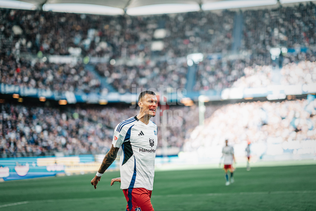 Fußball | Männer | Saison 2024/2025 | 2. Fußball-Bundesliga | 7. Spieltag | Hamburger SV vs. SC Paderborn 07 | 28.09.2024 | Davie Selke (#27, HSV) heizt die Fans ein