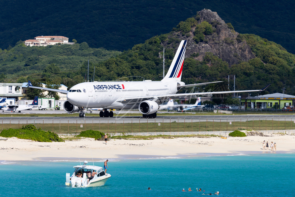 20241229-2N8A0611 | Buy high-quality aviation and travel photography prints by professional photographer Timo Breidenstein. Authentic images, professionally printed, worldwide shipping. - Realisiert mit Pictrs.com