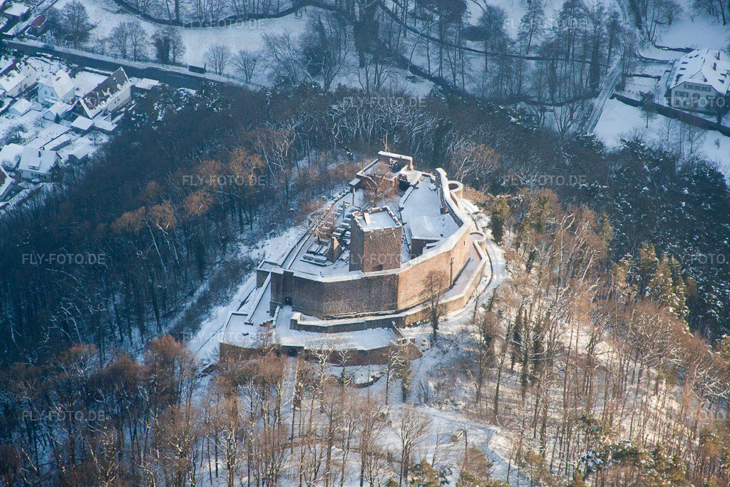 Winterlich schneebedeckte Ruine und Mauerreste der ehemaligen Burganlage Landeck im Winter | Luftbild: Winterlich schneebedeckte Ruine und Mauerreste der ehemaligen Burganlage Landeck im Winter in Klingenmünster im Bundesland Rheinland-Pfalz in Deutschland. Foto: IMG_36433.jpg vom 03.01.2011 durch Werner Riehm/FLY-FOTO.de - Realisiert mit Pictrs.com