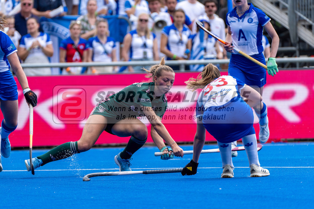 Final4_20250531-1400-HK107720 | Krefeld, Deutschland, 31.05.2025:  Feldhockey Final4 2025 – „Deutsche Feldhockey-Meisterschaften 2025“ im Gerd-Wellen-Hockeyanlage am 31.05.2025 in Krefeld, Deutschland. (Foto von Kramhöller/Fehrmann/Kaste)Krefeld, Germany, 31.05.2025: Feldhockey Final4 2025 – „Deutsche Feldhockey-Meisterschaften 2025“ in Gerd-Wellen-Hockeyanlage at 31.05.2025 in Krefeld, Deutschland. (Foto from Kramhöller/Fehrmann/Kaste)