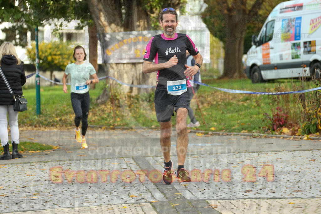 241020_0958_EX1_7309 | Sportfotografie im Rhein-Sieg Kreis, Köln, Bonn, NRW, Rheinland Pfalz, Hessen, etc. Unser Tätigkeitsfeld umfasst den Laufsport vom Volkslauf über den Marathon, Duathlon, Triathon bis zum Ultralauf wie Kölnpfad Ultra oder Schindertrail.