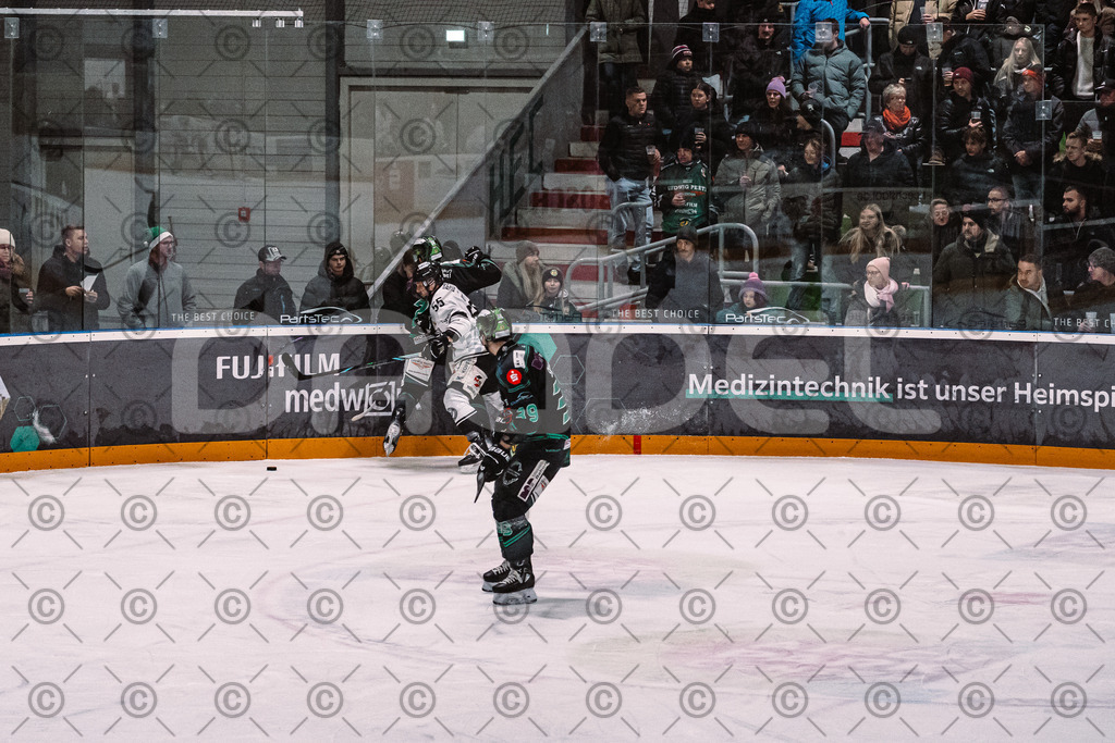 Alligators_vs_Passau_26_12_2025-038 | Höchstadt Alligators Fotogalerie: Eishockey-Action aus Franken. Professionelle Spielfotos, Portraits & Stadionbilder zum Download. Jetzt entdecken! - Realisiert mit Pictrs.com