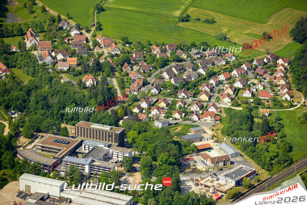 Das Luftbild zeigt Weiher Hersbruck - Die Luftaufnahme wurde 2023 vom UL-Flugzeug aus erstellt ( keine Drohne ) - Hochauflösende Luftaufnahme - Für grossformatige Ausdrucke geeignet. Die Geschenkidee !Mit Lizenz und Bildrechte bestellbar