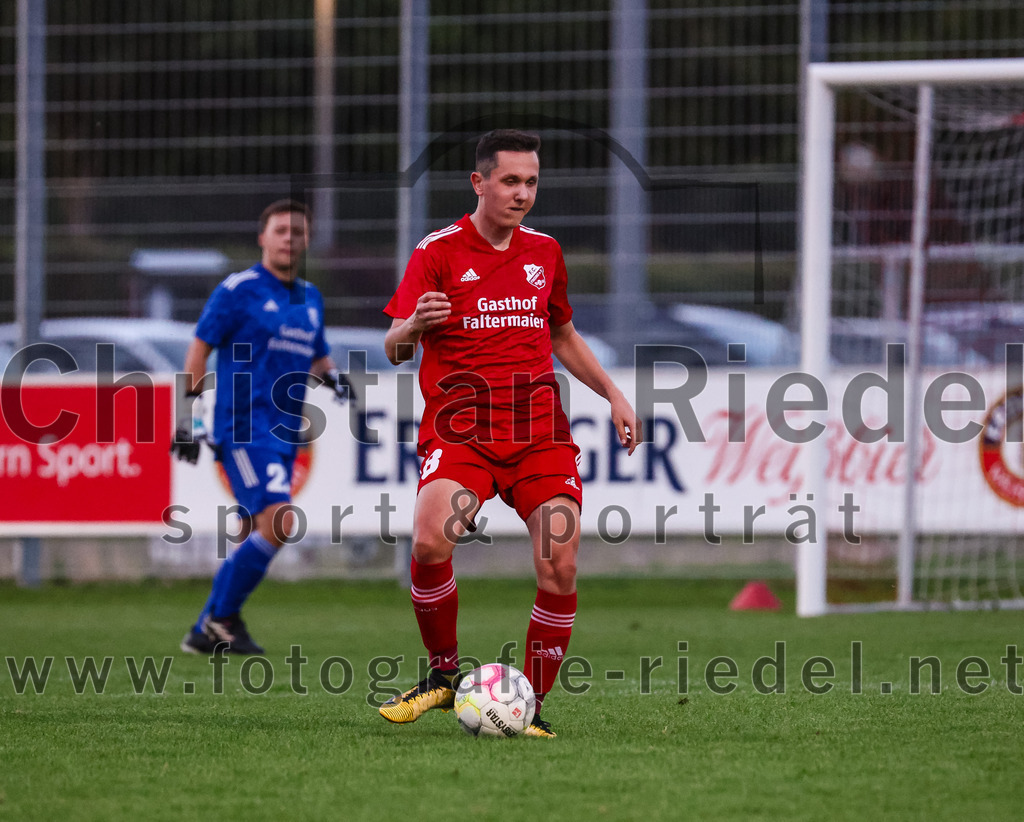 2023-08-01_009_FC_Finsing_gegen_SpVgg_Altenerding | Finsing, Deutschland, 01.08.2023:
Fußball, TOTO Pokal 2023 / 2024, 1. Spieltag, FC Finsing gegen SpVgg Altenerding, Endergebnis: 0:5

Manuel Hierstetter (FC Finsing, #8)

Foto: Christian Riedel / fotografie-riedel.net