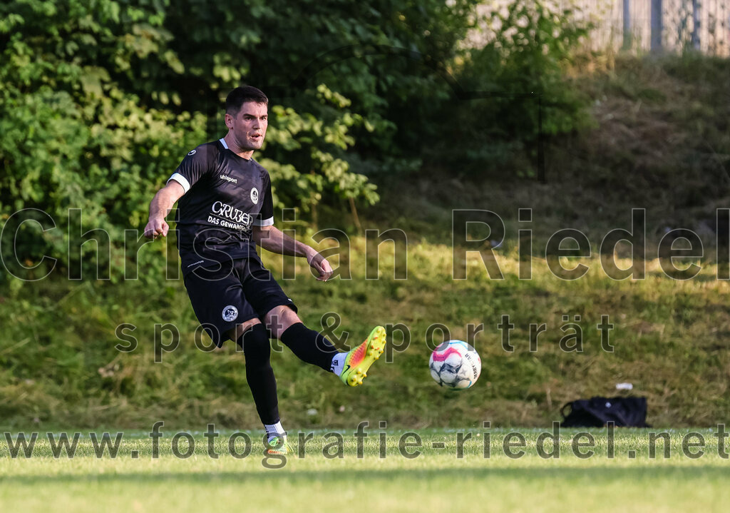 2023-07-18_115_FC_Herzogstadt_gegen_FC_Eitting | Erding, Deutschland, 18.07.2023:
Fußball, TOTO Pokal 2023 / 2024, 1. Spieltag, FC Herzogstadt gegen FC Eitting, Endergebnis: 2:4 n.E.

Martin Golemic (FC Herzogstadt, #2)

Foto: Christian Riedel / fotografie-riedel.net