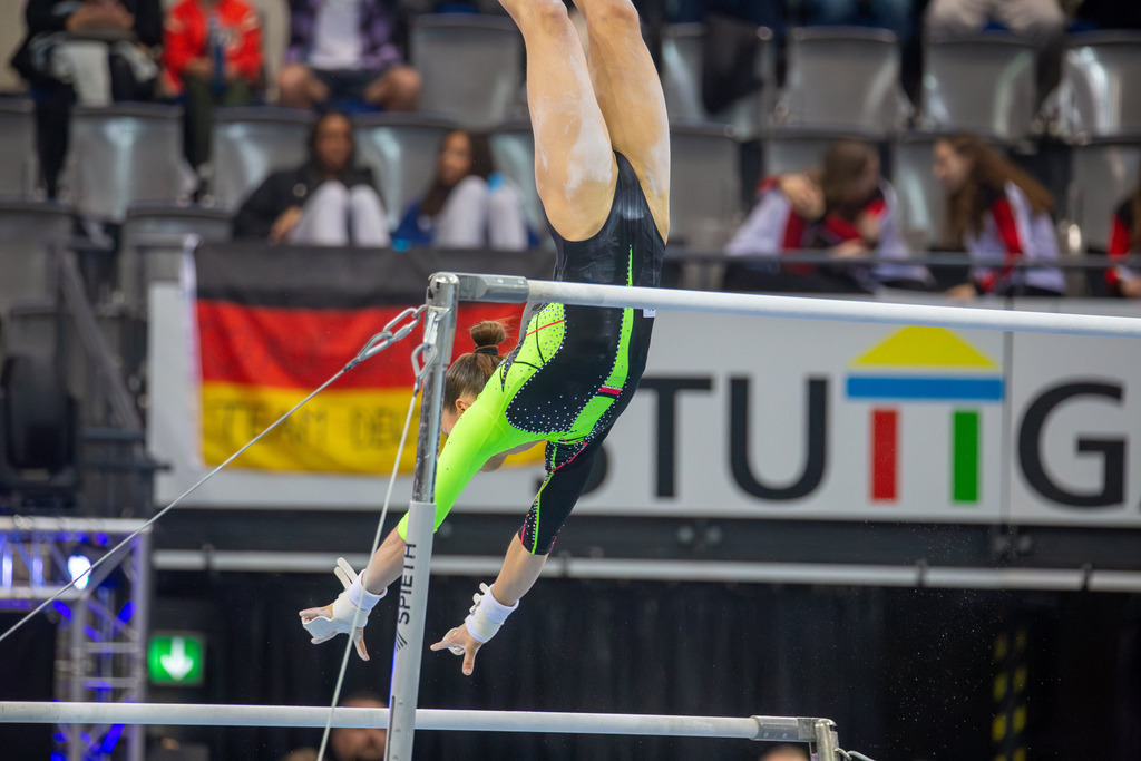 EnBW DTB-Pokal Stuttgart 2025, Mixed Cup***Janoah Müller beim Einturnen am Stufenbarren | EnBW DTB-Pokal Stuttgart 2025, Mixed Cup***Janoah Müller beim Einturnen am Stufenbarren - Realisiert mit Pictrs.com
