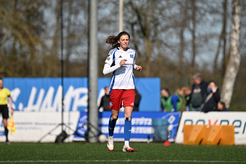 Fußball I Frauen I Saison 2024-2025 I Frauen-Regionalliga Nord I 17. Spieltag I Hamburger SV II - FC St. Pauli | Der Sportfotograf. - Realisiert mit Pictrs.com