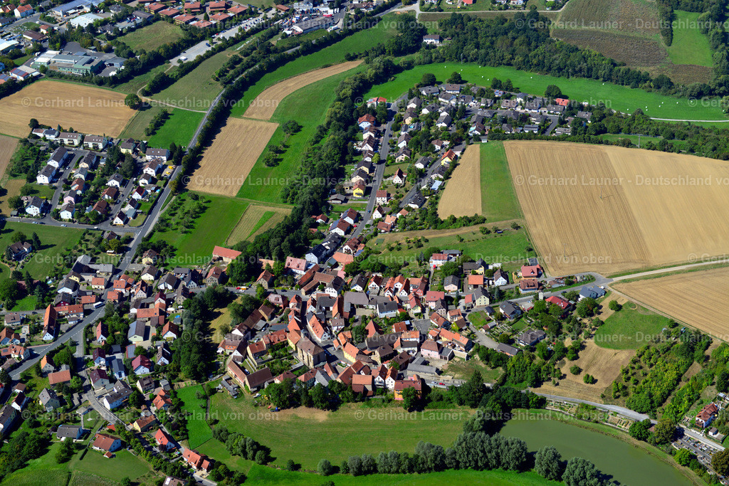 3650103 | MAIDBRONN 31.08.2016 Ortsansicht am Rande von landwirtschaftlichen Feldern und Nutzflächen  in Maidbronn im Bundesland Bayern, Deutschland // Village view on the edge of agricultural fields and land  in Maidbronn in the state Bavaria, Germany Foto: Gerhard Launer