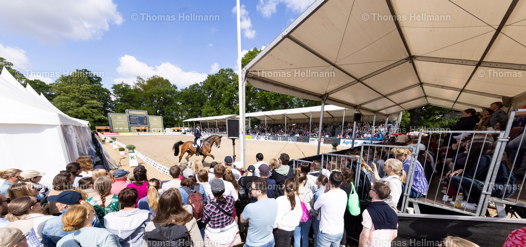 TH_Übersicht Dressur_18109 | Deutsches Spring- und Dressur-Derby 2024 am 12.05.24 in Hamburg, Übersicht Dressur