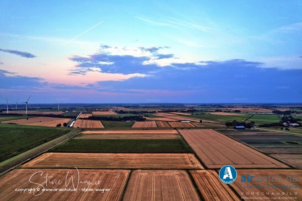 Windpark - Simonsberg | Entdecken Sie atemberaubende Luftbilder und Fotografien auf airwatch.de - Tauchen Sie ein in eine Welt voller faszinierender Aufnahmen aus der Vogelperspektive.