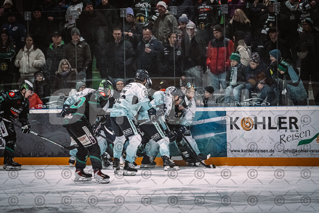 Alligators_vs_Lindau_21_12_2025-099 | Höchstadt Alligators Fotogalerie: Eishockey-Action aus Franken. Professionelle Spielfotos, Portraits & Stadionbilder zum Download. Jetzt entdecken! - Realisiert mit Pictrs.com