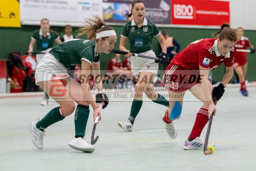 SFE_20241201_0032 | Köln, Deutschland, 01.12.2024:  Hockey 1. Bundesliga Damen Rot-Weiss Köln - HTC Uhlenhorst im KTHC Stadion Rot-Weiss Köln Tennis and Hockey Club am 01.12.2024 in Köln, Deutschland. (Foto von Stephan Fehrmann)Köln, Germany, 01.12.2024: Hockey 1. Bundesliga Damen Rot-Weiss Köln - HTC Uhlenhorst in KTHC Stadion Rot-Weiss Köln Tennis and Hockey Club at 01.12.2024 in Köln, Deutschland. (Foto from Stephan Fehrmann)