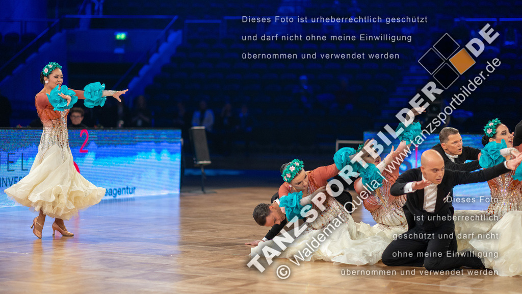 20251206-00820 | Hier finden Sie Tanz Bilder vom Latein und Standard Formationen tanzen. Sportbilder vom Tanzsport. Schöne Fotos und von Weltmeisterschaft, Europameisterschaft, Bundesliga, Regionalliga, Oberliga und Landesliga sowie von GOC Stuttgart, DanceComp, WM Bremen