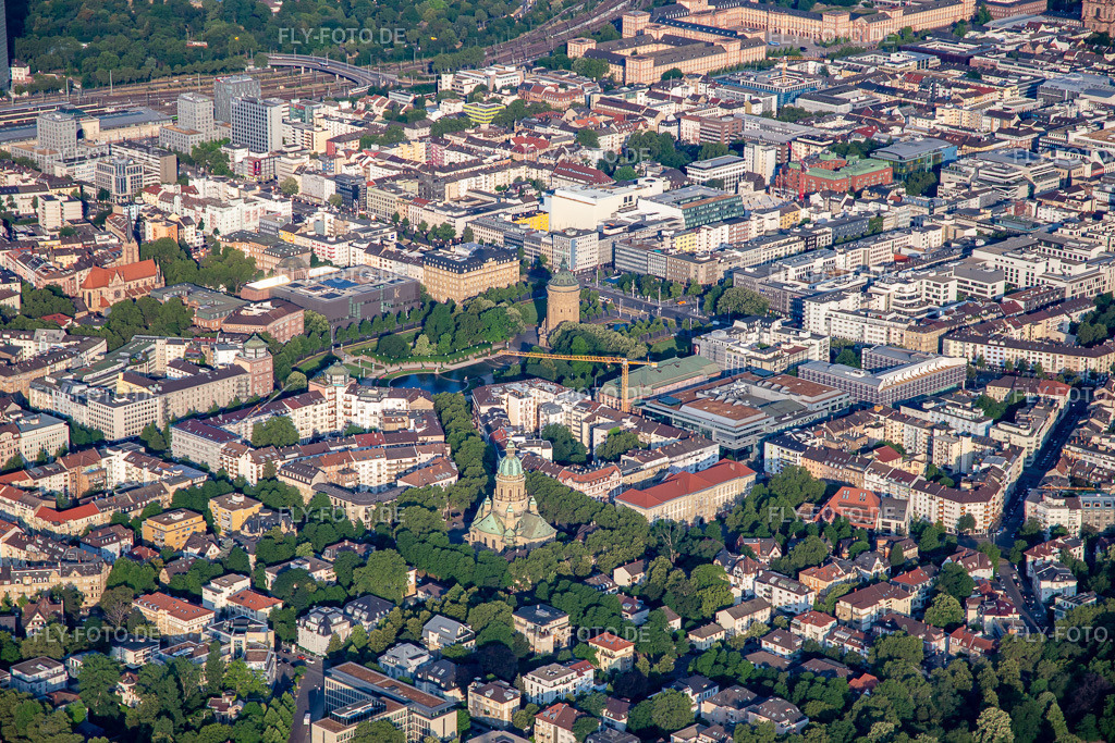 Christuskirche und Wasserturm Mannheim https://christusfriedengemeinde.ekma.de https://www.mannheim.de | Luftbild: Christuskirche und Wasserturm Mannheim https://christusfriedengemeinde.ekma.de https://www.mannheim.de im Ortsteil Oststadt in Mannheim im Bundesland Baden-Württemberg in Deutschland. Foto: IMG_136912.jpg vom 24.06.2023 durch ©2025 Werner Riehm fly-foto.de/copyright - Realisiert mit Pictrs.com