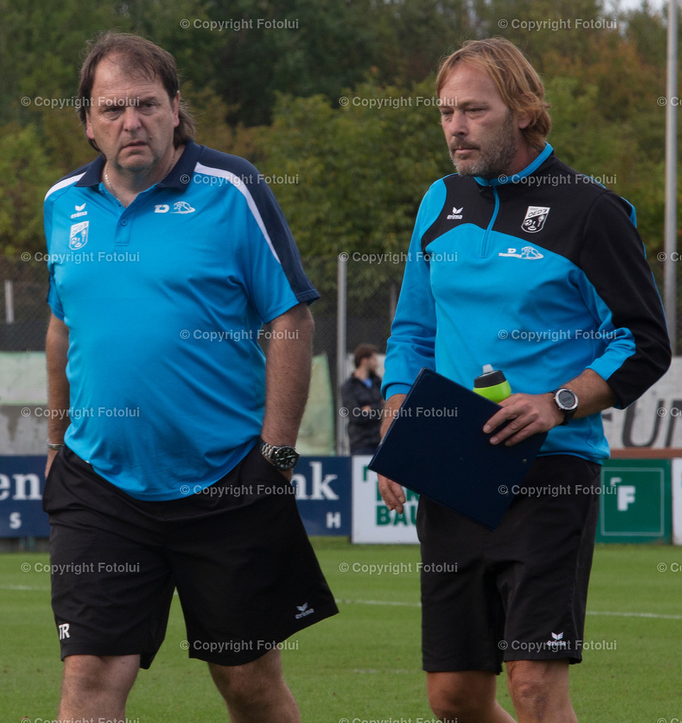A_LUI_100922_32 | SPORT,FUSSBALL,LT1 OOE LIGA 10.09.2022 ASKOE OEDT-SPORTUNION SANKT MARTIN IM BILD:TRAINER JUERGEN SCHATAS UND CO-TRAINER OLIVER ABLINGER ( BEIDE OEDT)   FOTO:FOTOLUI