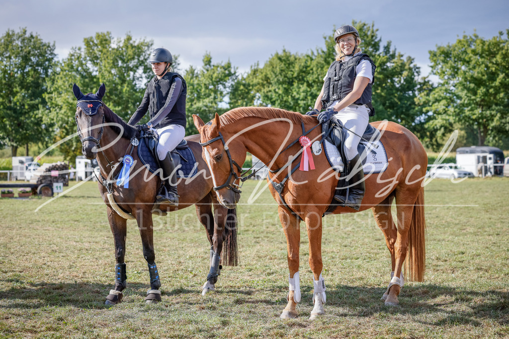 20250905-_3LI1442 | Tierfotografie Pferde, Hunde, Katzen, Haustiere.
Turnierfotografie Reitturniere, Reiten, Springreiten, Dressur in Hanau, dem Main-Kinzig-Kreis und dem Rhein-Main- Gebiet um Frankfurt