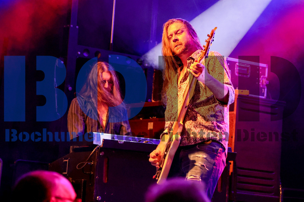 Purple Rising  {date} -  | {headline}(Foto: Sebastian Sendlak / BOND) - Realisiert mit Pictrs.com