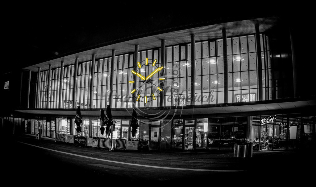 Würzburg, Hauptbahnhof | Frank Herberich Fotografie, Frank Herberich, Fotografie, Hochzeit, Portrait, St. Peter Ording, Ording, Westerhever, Nordsee, Frank Fotografie, Hardheim,  Odenwald,Walldürn, Band,Eventfotografie - Realisiert mit Pictrs.com